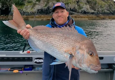 2021 '2 Grander' - member with a snapper beside the measure board